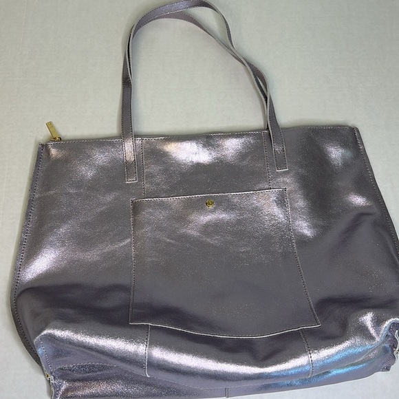 G.I.L.I  METALLIC LEATHER ZIP TOP TOTE - Picture 15 of 16